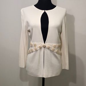 Creme elegant sweater with pearls